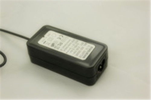 全新设计 高效可靠的交流转换直流电源适配器